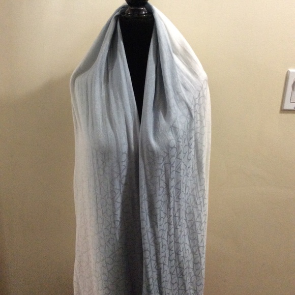 Calvin Klein ombré light blue and cream scarf - Picture 1 of 7